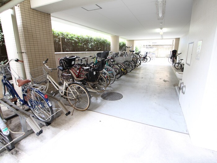 物件外観写真5　(駐輪場)