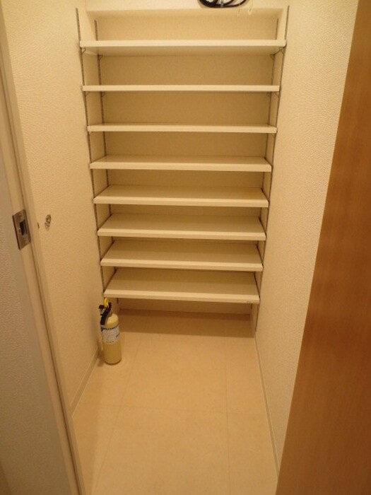 物件内観写真15　(靴箱)