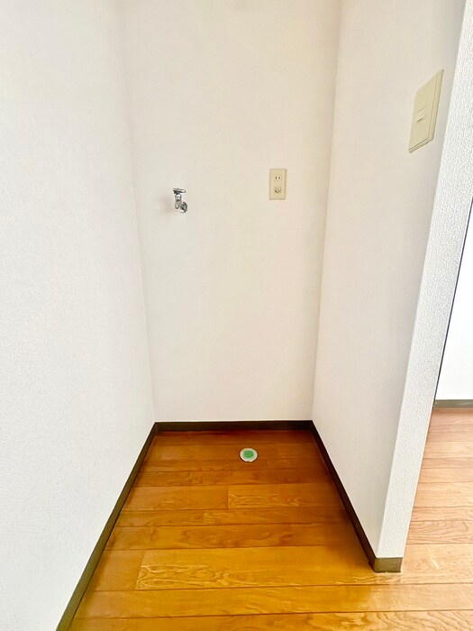 物件内観写真12　(洗濯機置場)