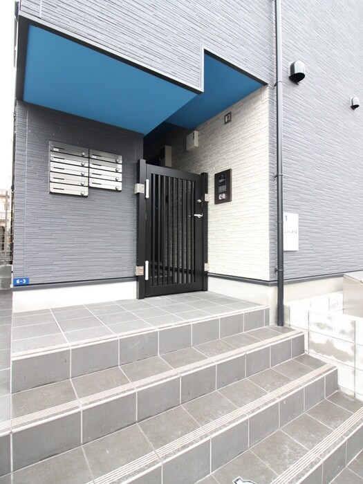 物件外観写真4　(エントランス部分)