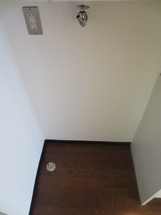 物件内観写真14　(洗濯機置場)