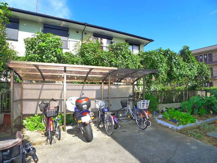 物件外観写真3　(駐輪場)