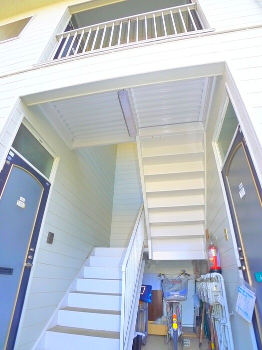 物件外観写真6　(エントランス部分)