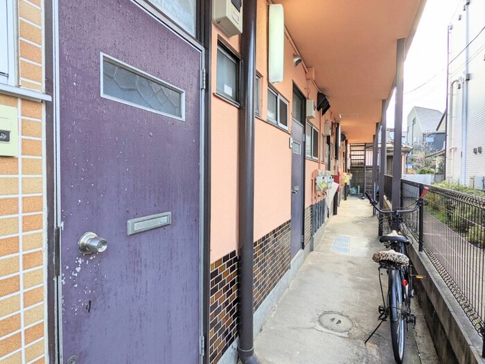 物件外観写真6　(エントランス部分)