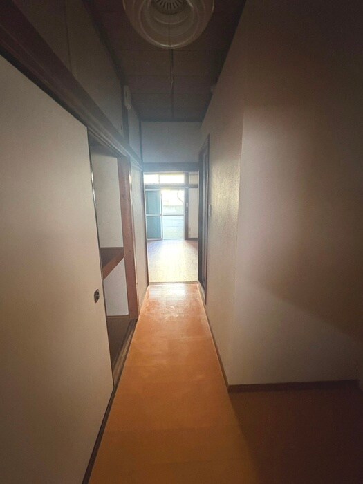 物件内観写真11　(廊下)
