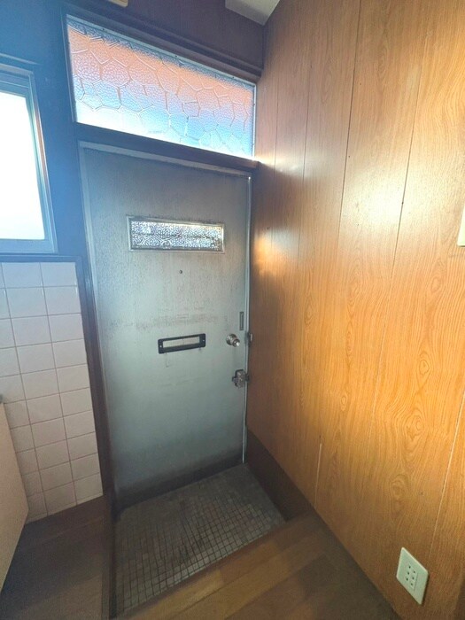 物件内観写真16　(玄関)