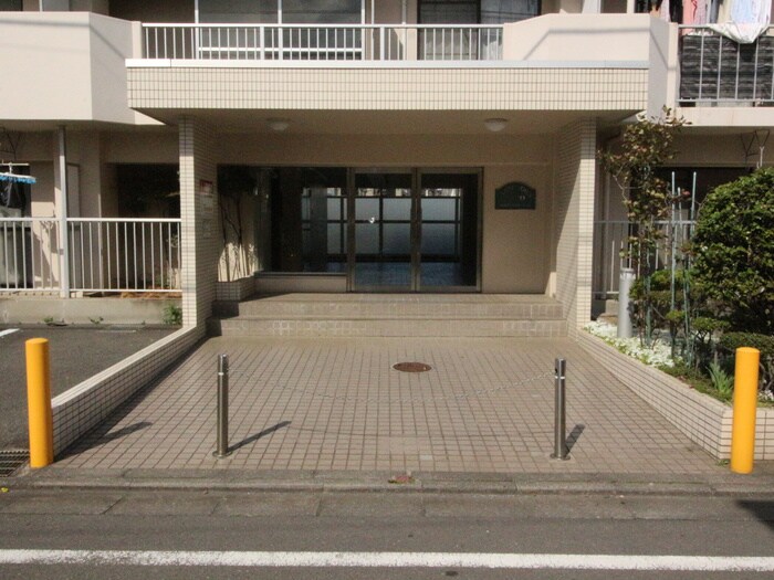 物件外観写真4　(エントランス部分)