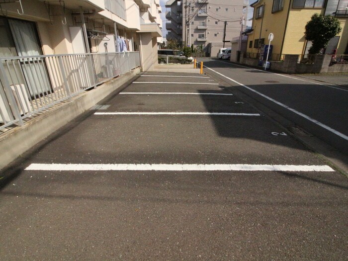 物件外観写真5　(駐車場)