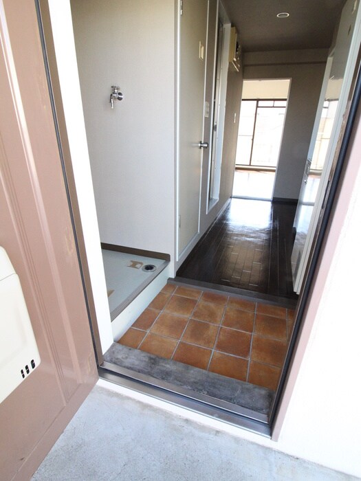 物件内観写真12　(玄関)