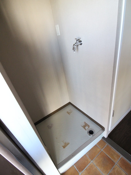 物件内観写真15　(洗濯機置場)