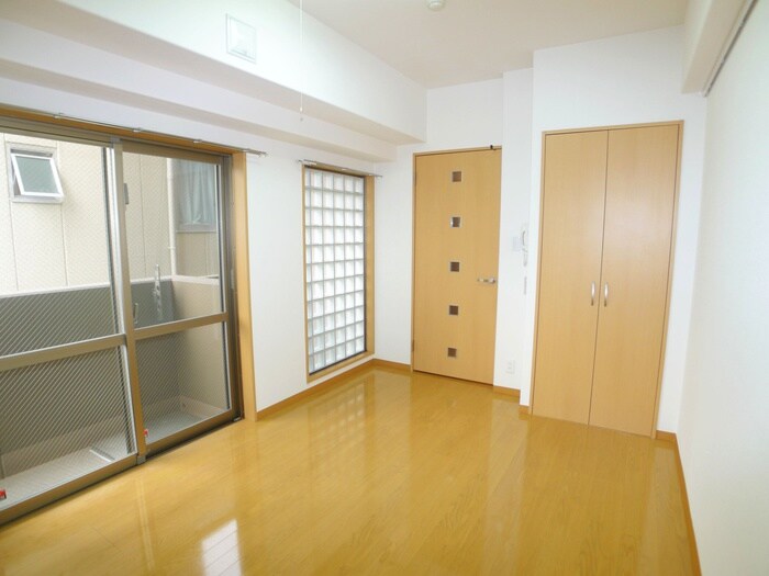 物件内観写真8　(室内からの展望)