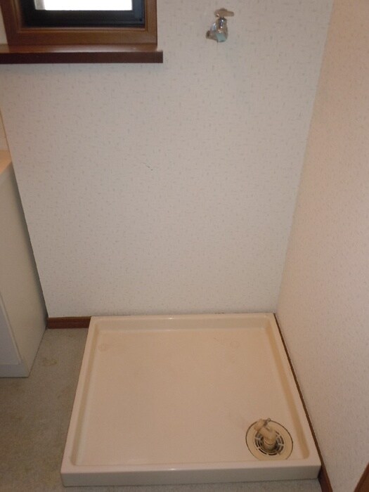 物件内観写真9　(洗濯機置場)