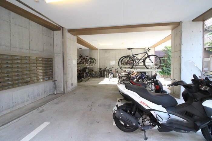 物件外観写真5　(駐輪場)