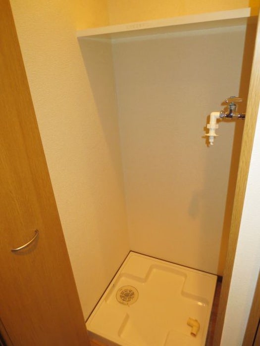 物件内観写真14　(洗濯機置場)