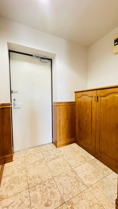 物件内観写真9　(玄関)