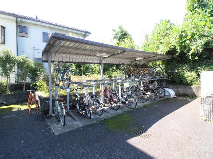 物件外観写真5　(駐輪場)