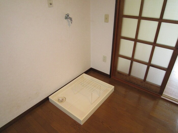 物件内観写真14　(洗濯機置場)