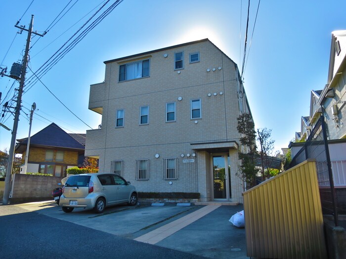 物件外観写真2　(駐車場)