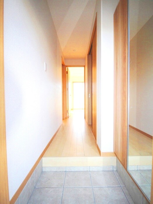 物件内観写真7　(玄関)