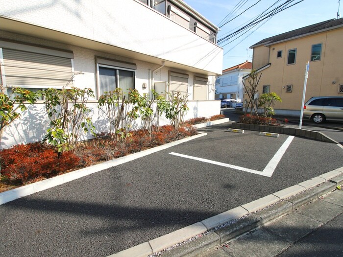 物件外観写真5　(駐車場)