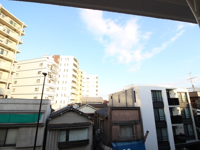 物件内観写真16　(室内からの展望)