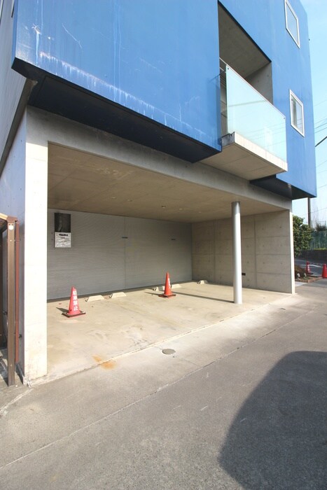 物件外観写真3　(駐車場)