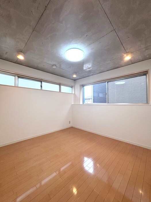 物件内観写真20　(室内からの展望)