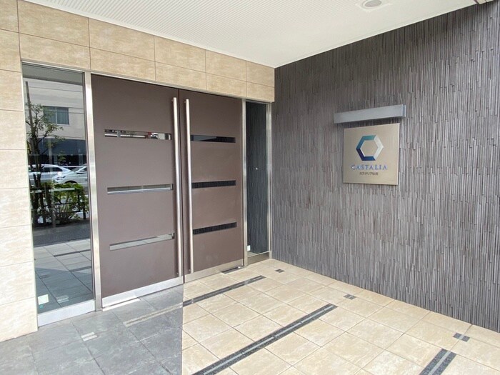 物件外観写真2　(エントランス部分)