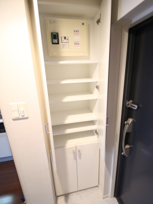物件内観写真8　(靴箱)