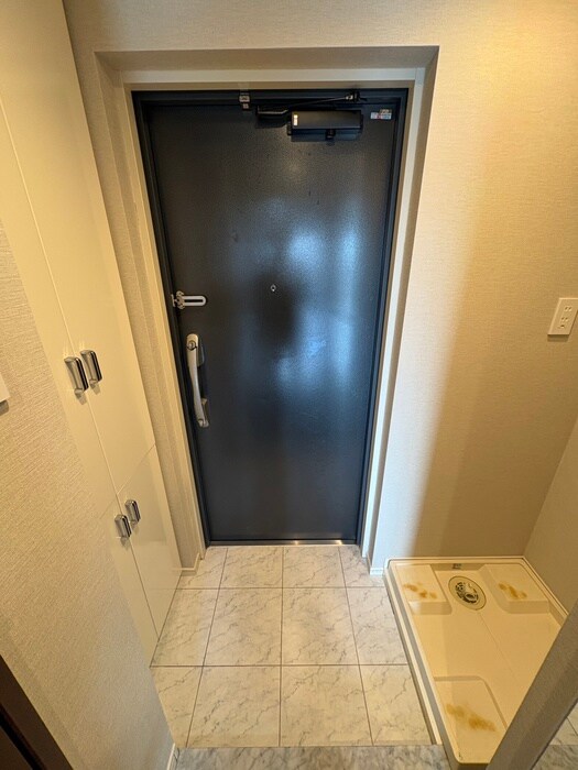 物件内観写真13　(玄関)