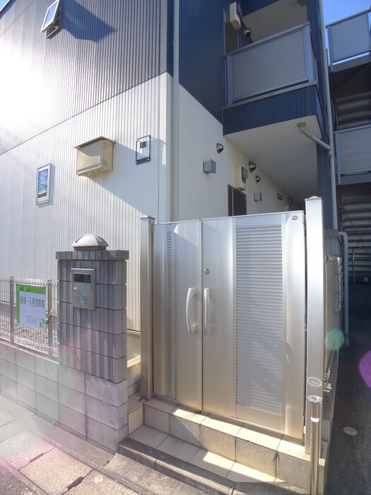 物件外観写真3　(エントランス部分)