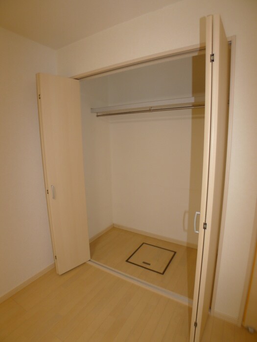 物件内観写真12　(収納)