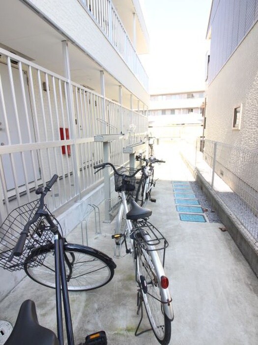 物件外観写真3　(駐輪場)