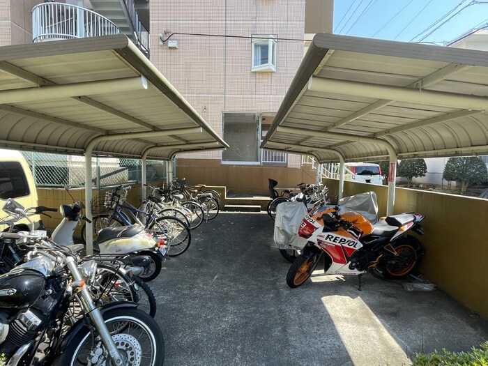 物件外観写真5　(駐輪場)