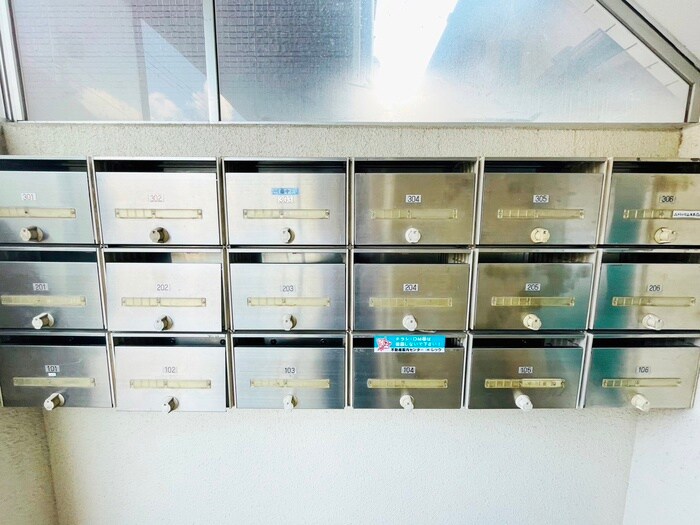 物件外観写真4　(エントランス部分)