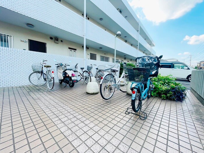 物件外観写真5　(駐輪場)