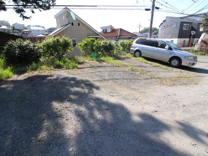 物件外観写真5　(駐車場)