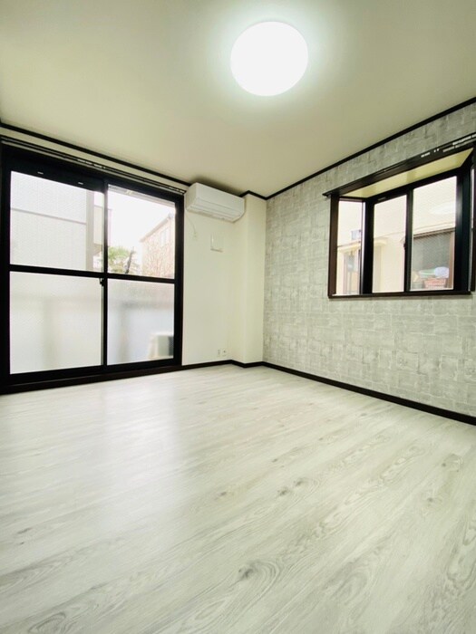 物件内観写真7　(室内からの展望)