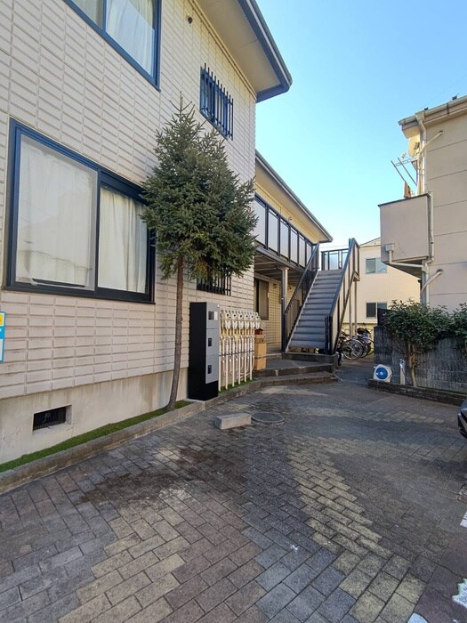 物件外観写真3　(エントランス部分)