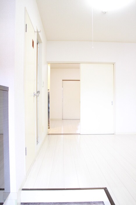 物件内観写真10　(玄関)
