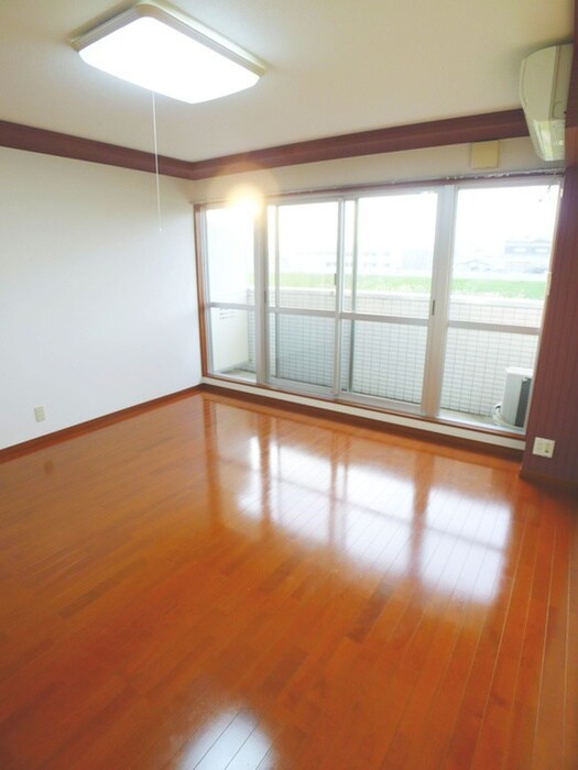 物件内観写真11　(室内からの展望)