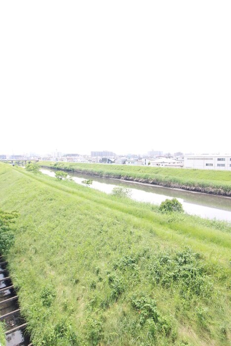 物件内観写真16　(室内からの展望)