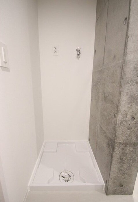 物件内観写真16　(洗濯機置場)