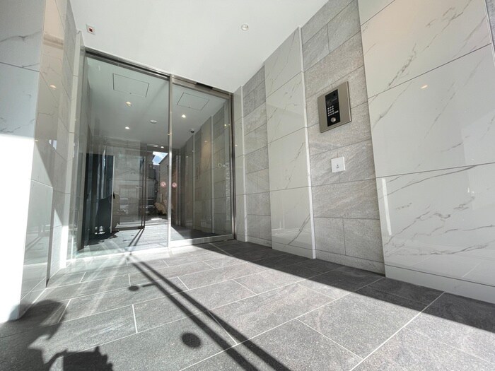 物件外観写真2　(エントランス部分)