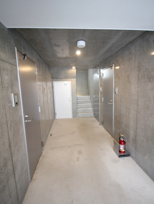 物件外観写真6　(エントランス部分)