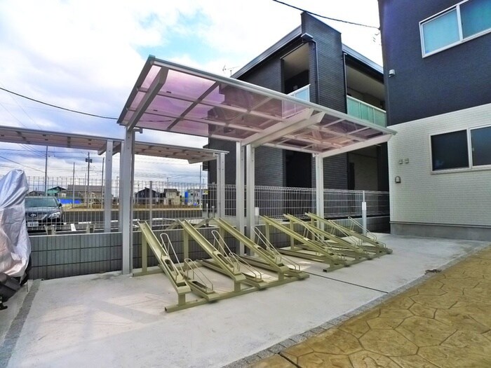 物件外観写真5　(駐輪場)