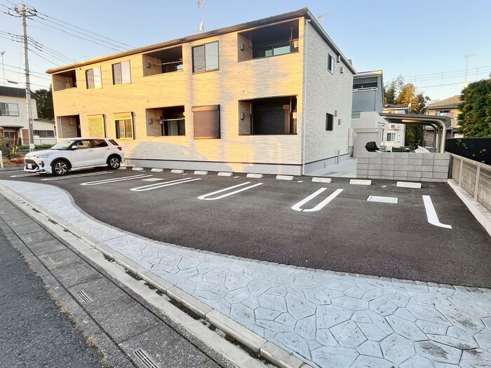 物件外観写真4　(駐車場)