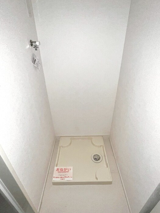 物件内観写真12　(洗濯機置場)