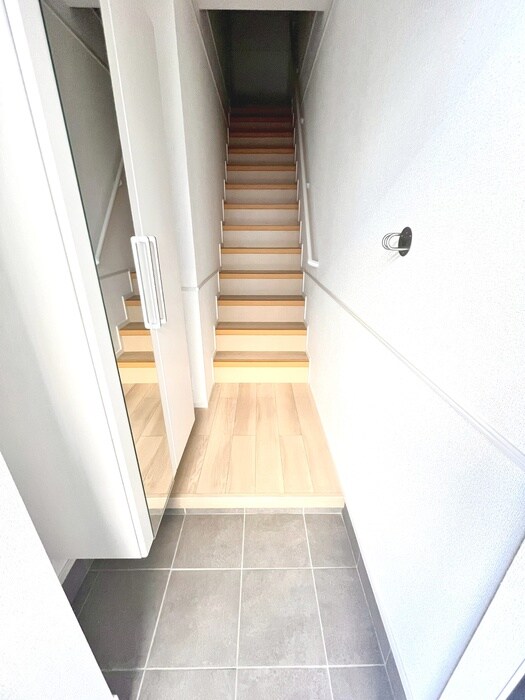 物件内観写真16　(玄関)