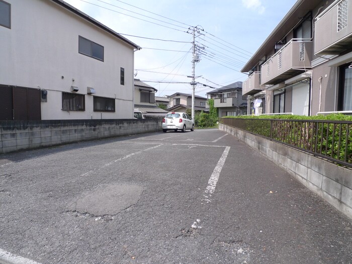 物件外観写真3　(駐車場)
